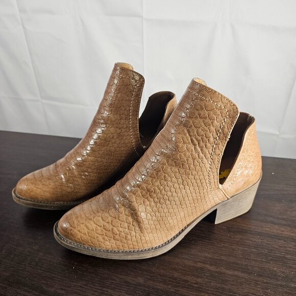 Volatile Chronicle Women's Tan Snake Embossed Booties size 8 - Picture 2 of 7